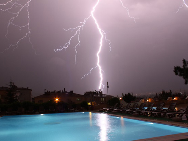 pompe piscine orage