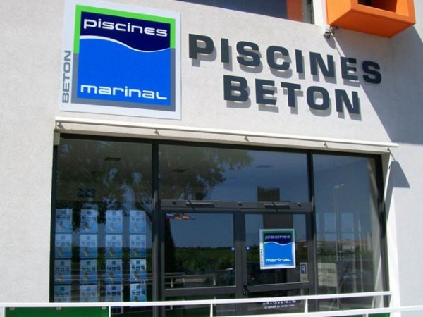 Distributeur-Piscines-béton-Marinal