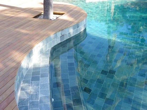 Piscine traditionnelle béton MARINAL Escalier de piscine en béton Marinal